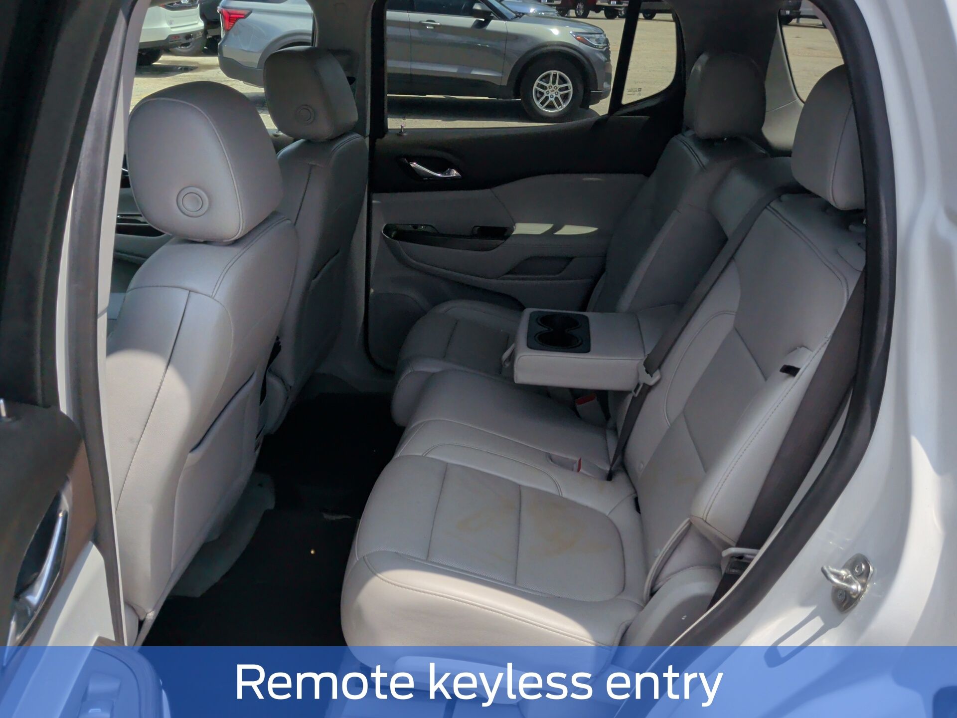 2023 GMC Acadia SLT - Photo 12
