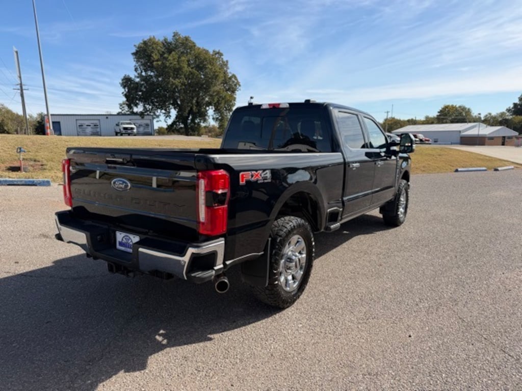 Used 2023 Ford F-350SD Lariat Truck