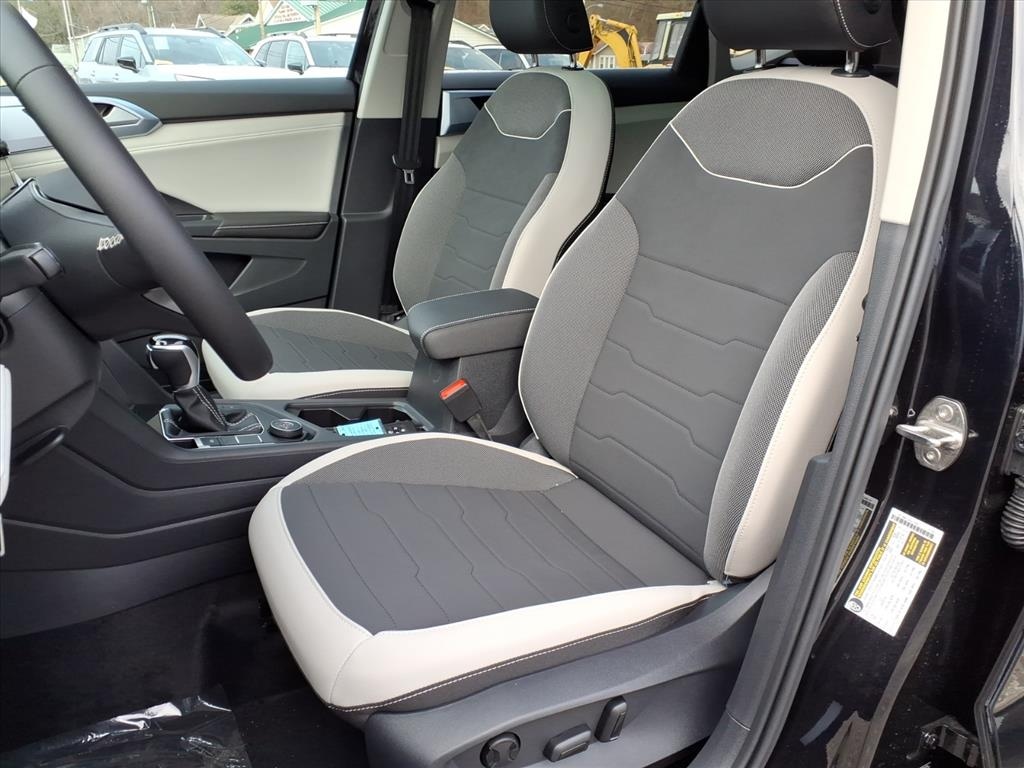 New 2026 Volkswagen Taos 1.5T SE SUV