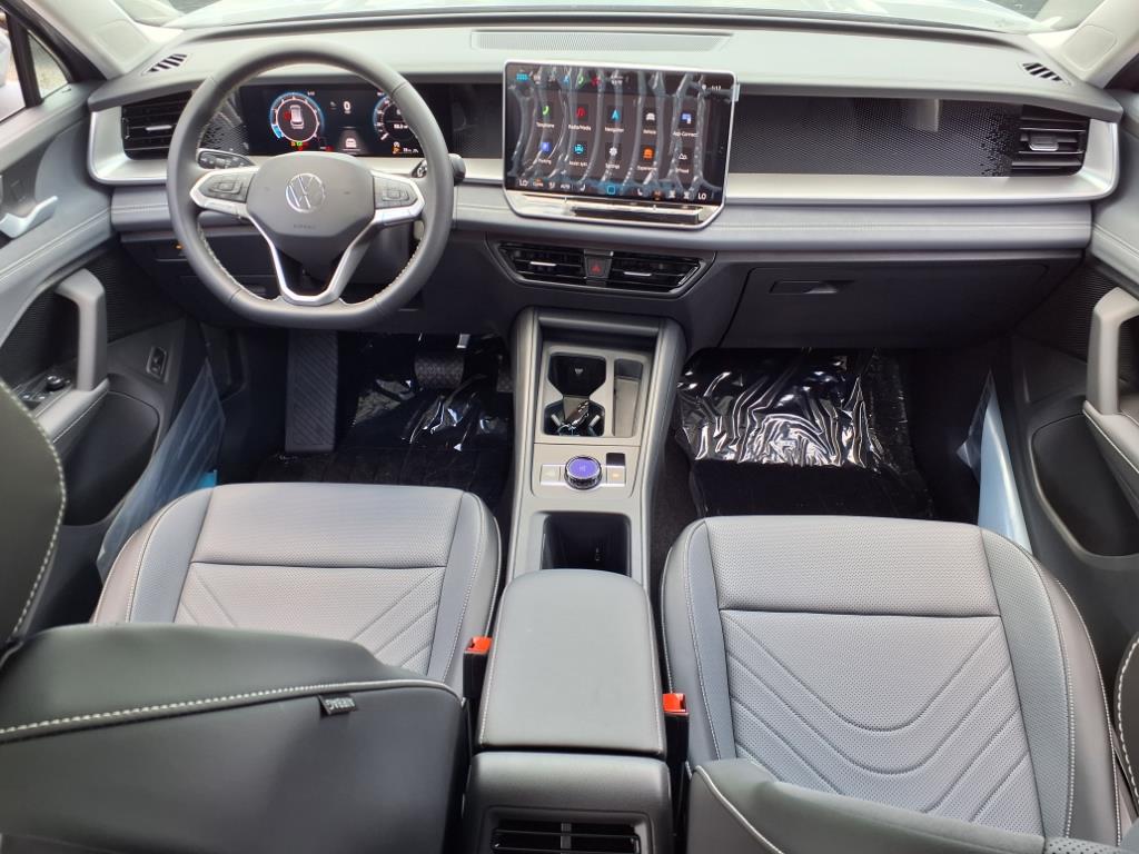 2025 Volkswagen Tiguan SE - Photo 6