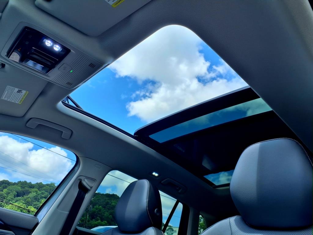 2025 Volkswagen Tiguan SE - Photo 8