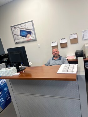 Staff member Roger Parker from ID_fd95734718ba