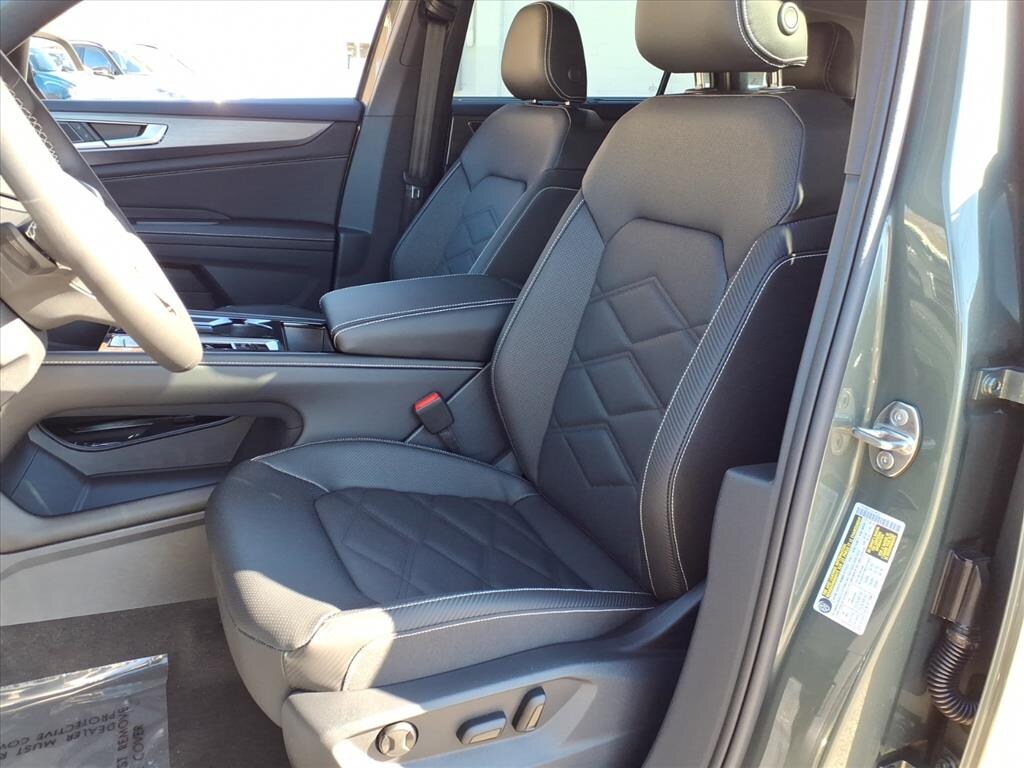 New 2026 Volkswagen Atlas Cross Sport 2.0T SE w/Technology SUV