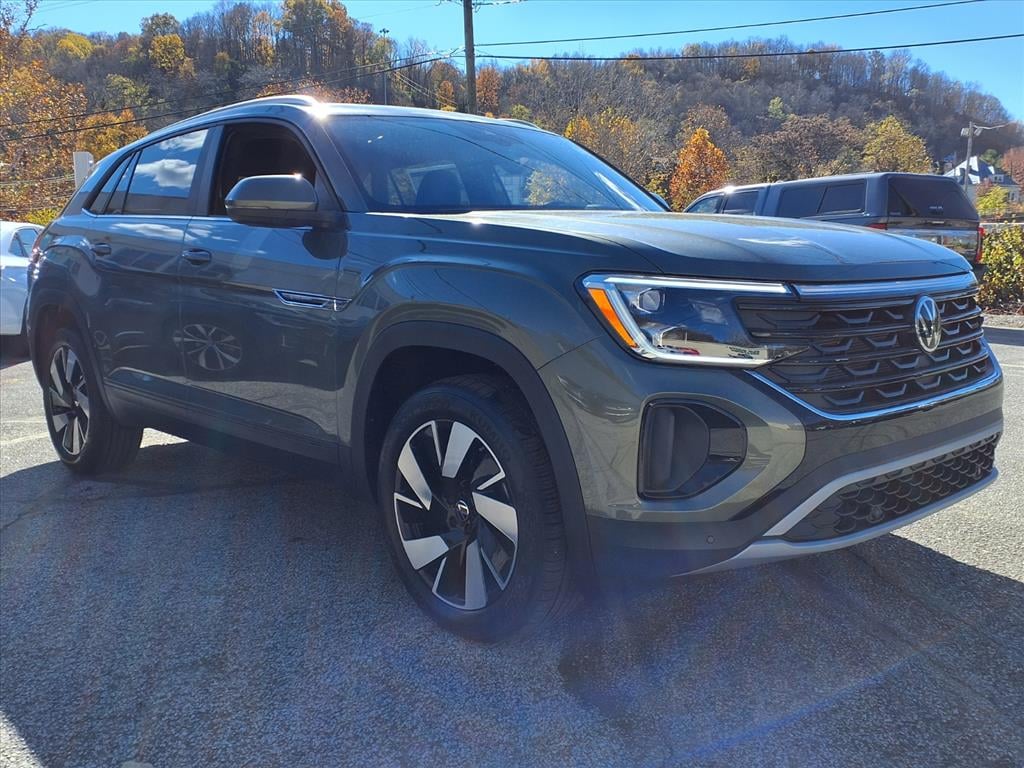 New 2026 Volkswagen Atlas Cross Sport 2.0T SE w/Technology SUV