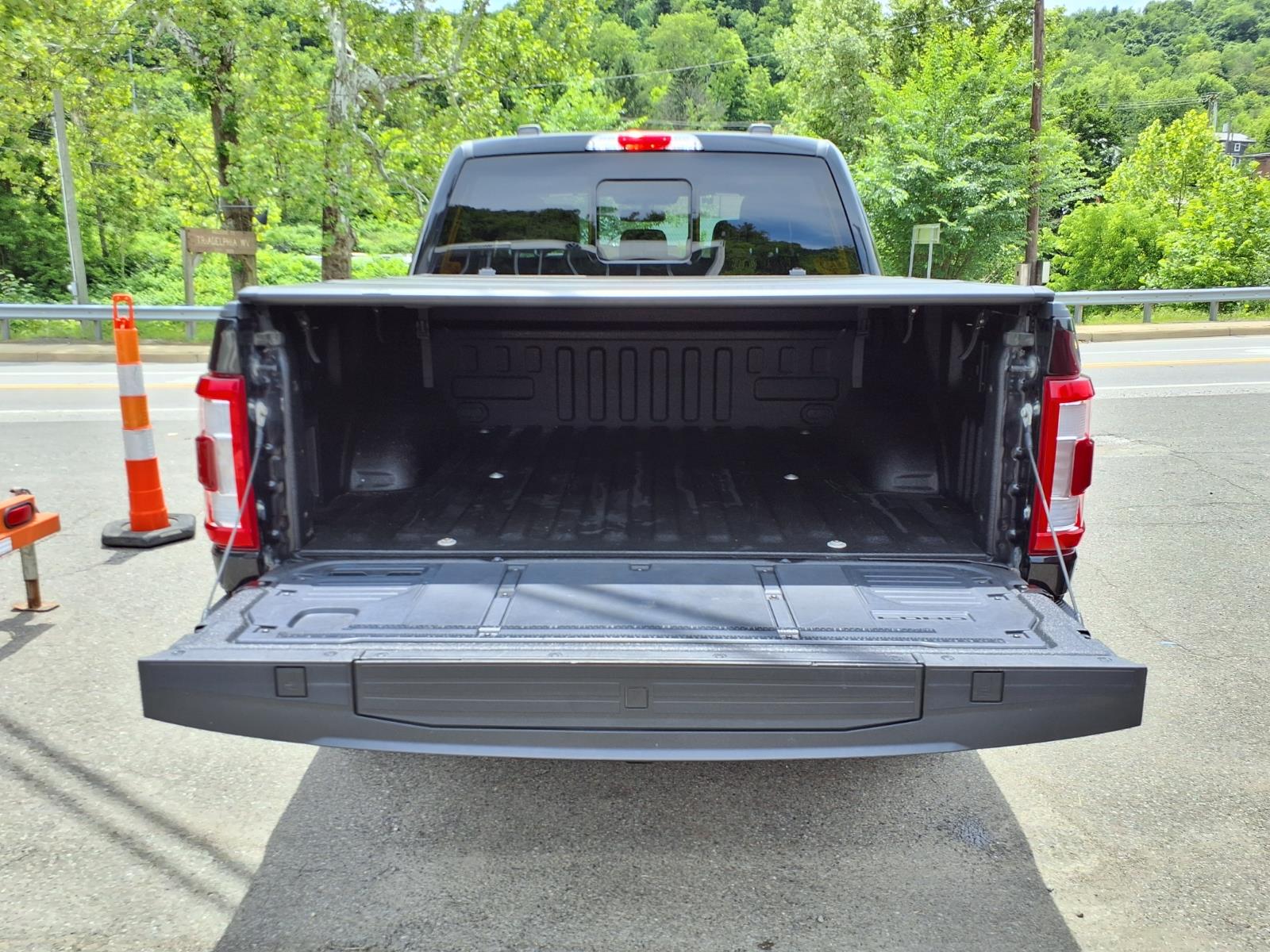 2023 Ford F-150 Platinum - Photo 14