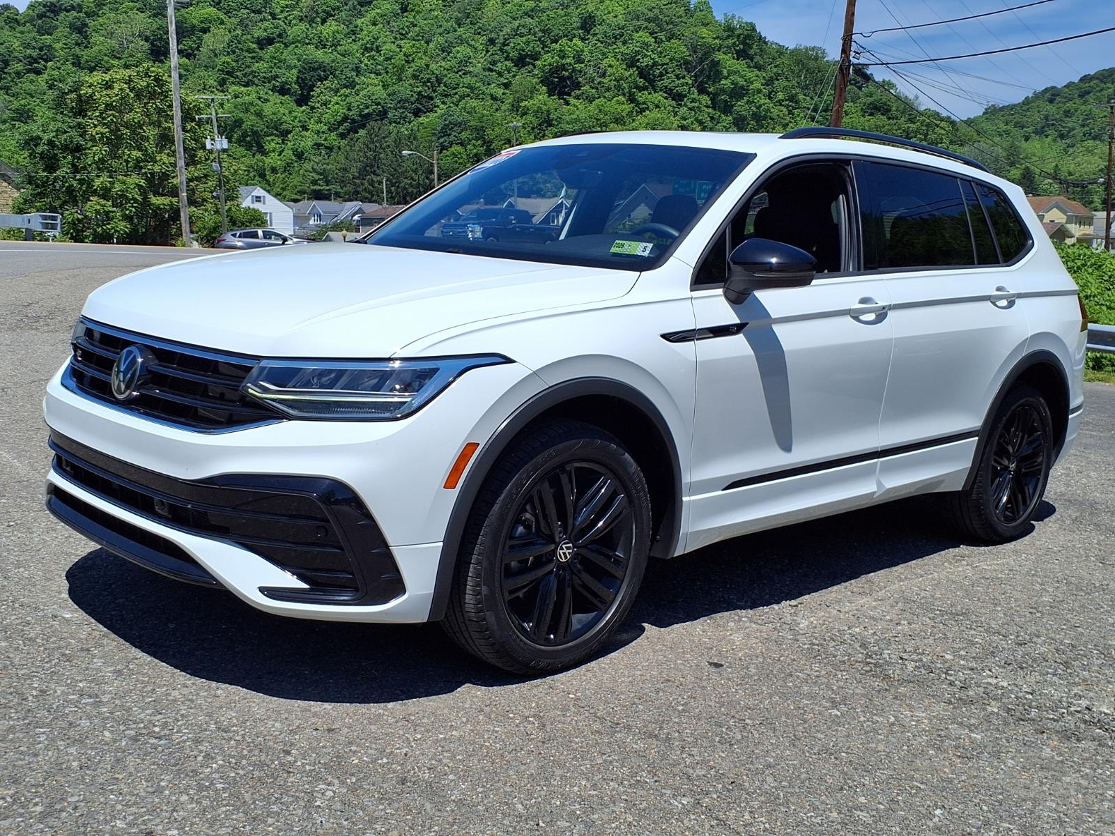 2022 Volkswagen Tiguan 2.0T SE R-Line Black 4Motion's photo