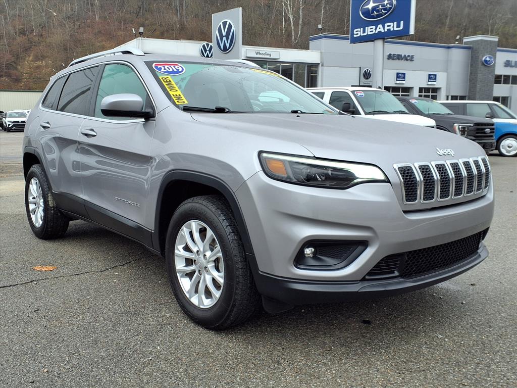 2019 Jeep Cherokee Latitude photo 2