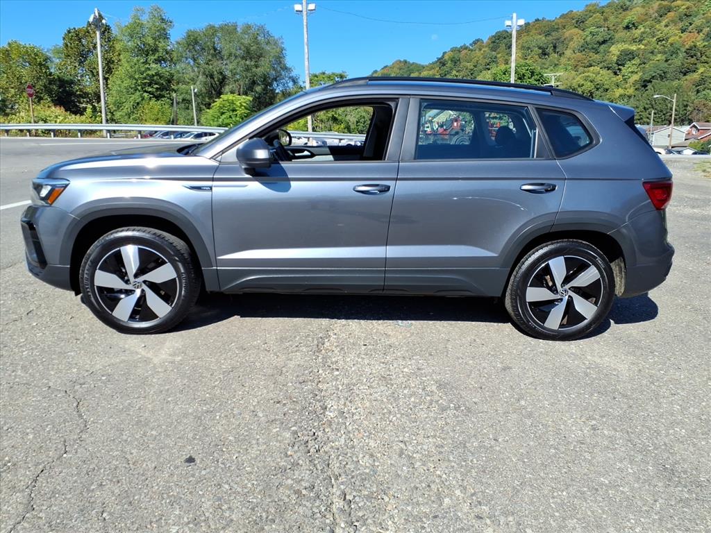 2024 Volkswagen Taos S photo 2