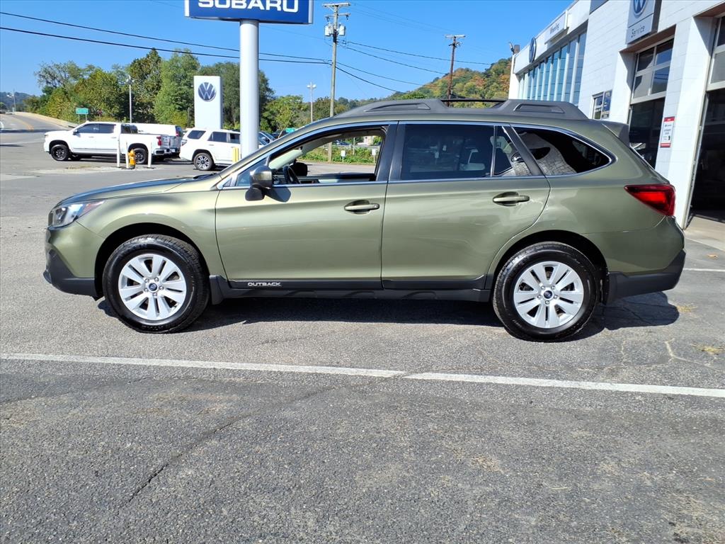2019 Subaru Outback 2.5i Premium photo 2
