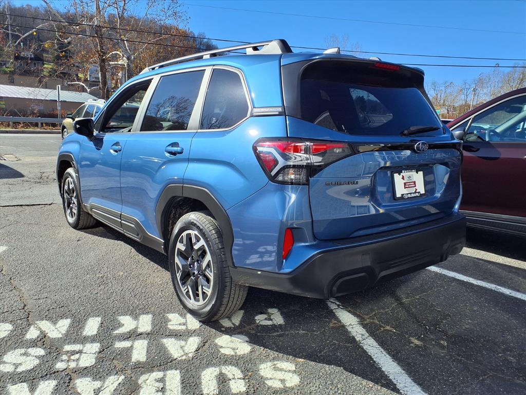 2025 Subaru Forester Premium photo 2