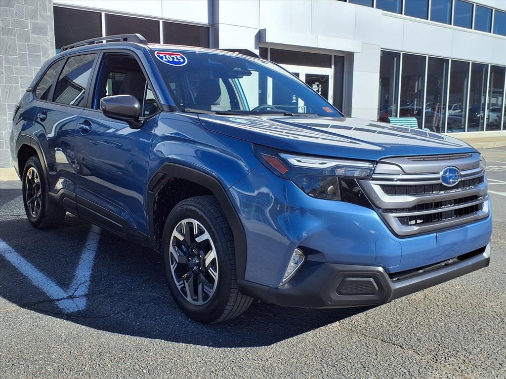 2025 Subaru Forester Premium photo 3