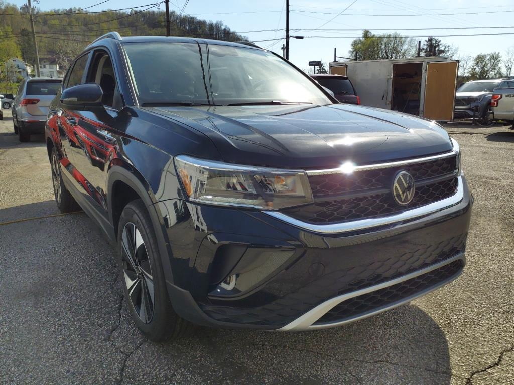 2024 Volkswagen Taos SE photo 2