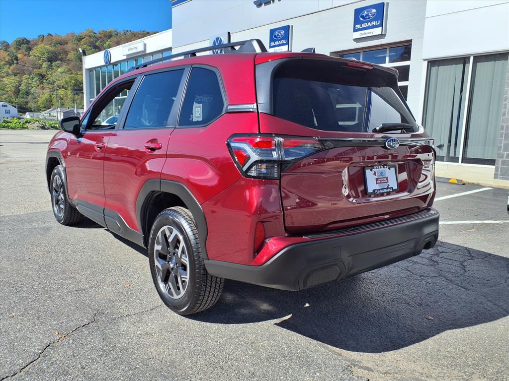 2025 Subaru Forester Premium photo 3
