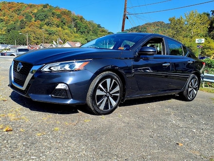 Featured Used 2021 Nissan Altima 2.5 SV AWD 2.5 SV  Sedan for sale in Wheeling