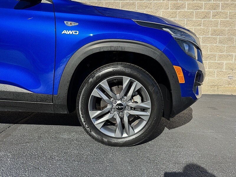 2023 Kia Seltos LX photo 4