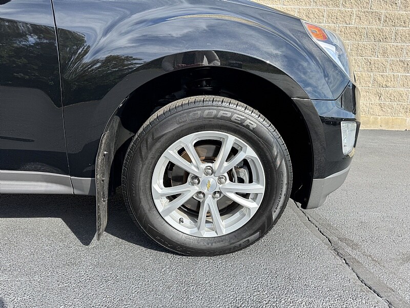 2017 Chevrolet Equinox LT photo 3