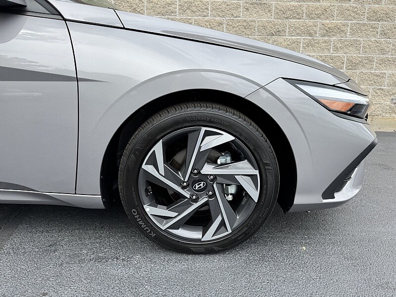 2025 Hyundai Elantra SEL Sport photo 4