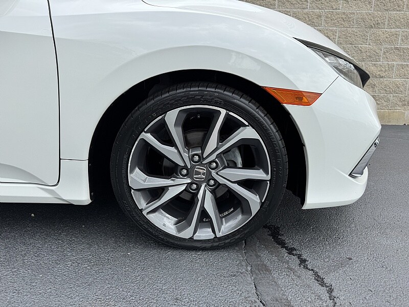 2019 Honda Civic Touring photo 3