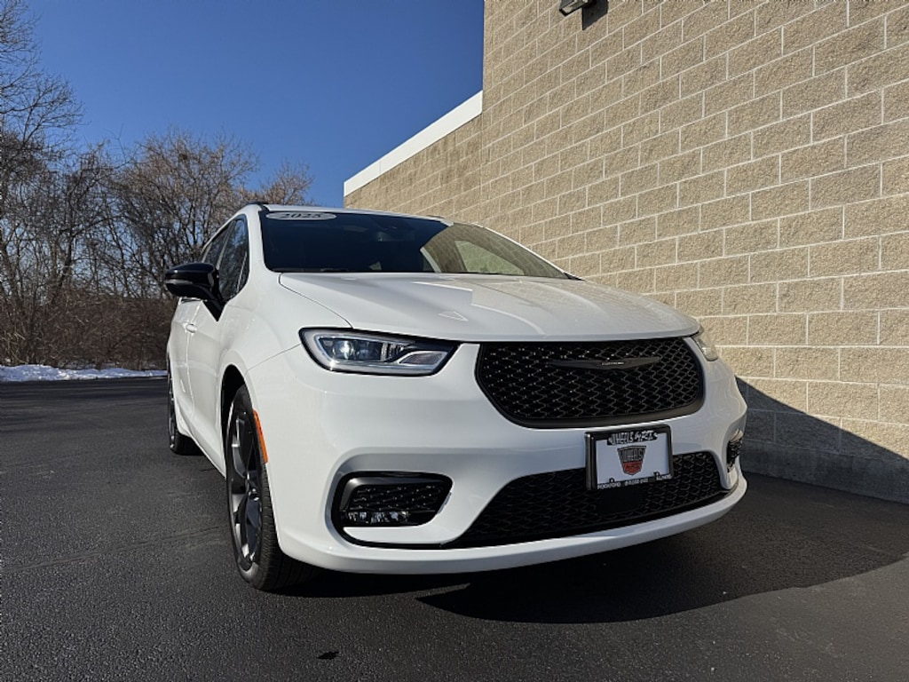 Used 2025 Chrysler Pacifica Limited Van Passenger Van