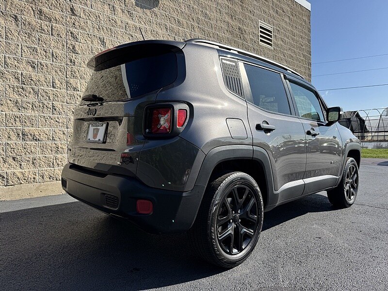 2016 Jeep Renegade Latitude North Edition photo 2