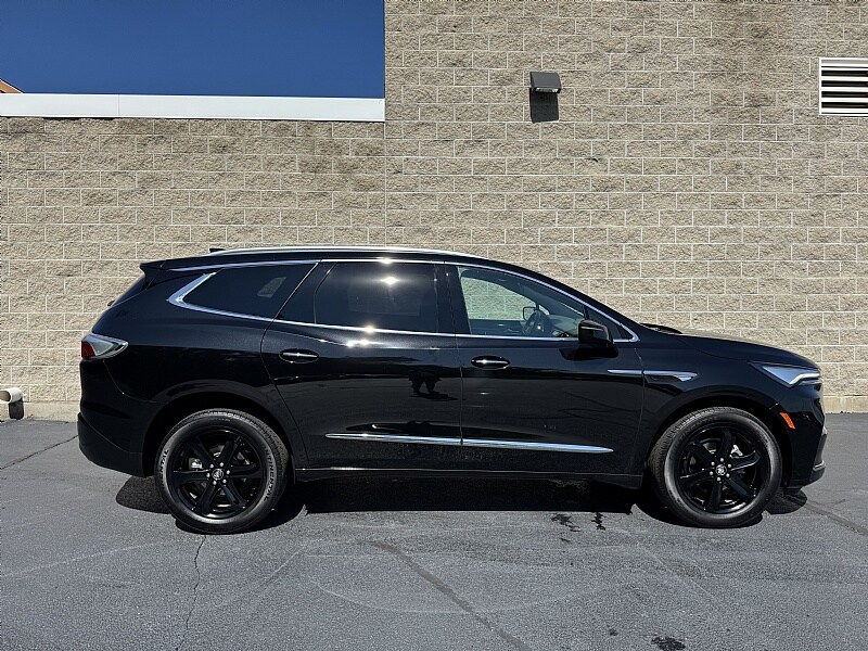 2024 Buick Enclave Essence photo 2