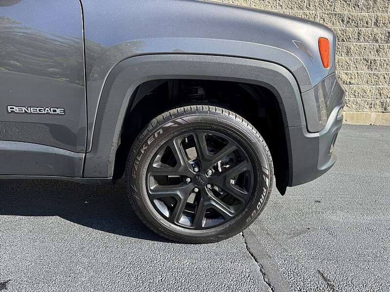 2016 Jeep Renegade Latitude North Edition photo 3