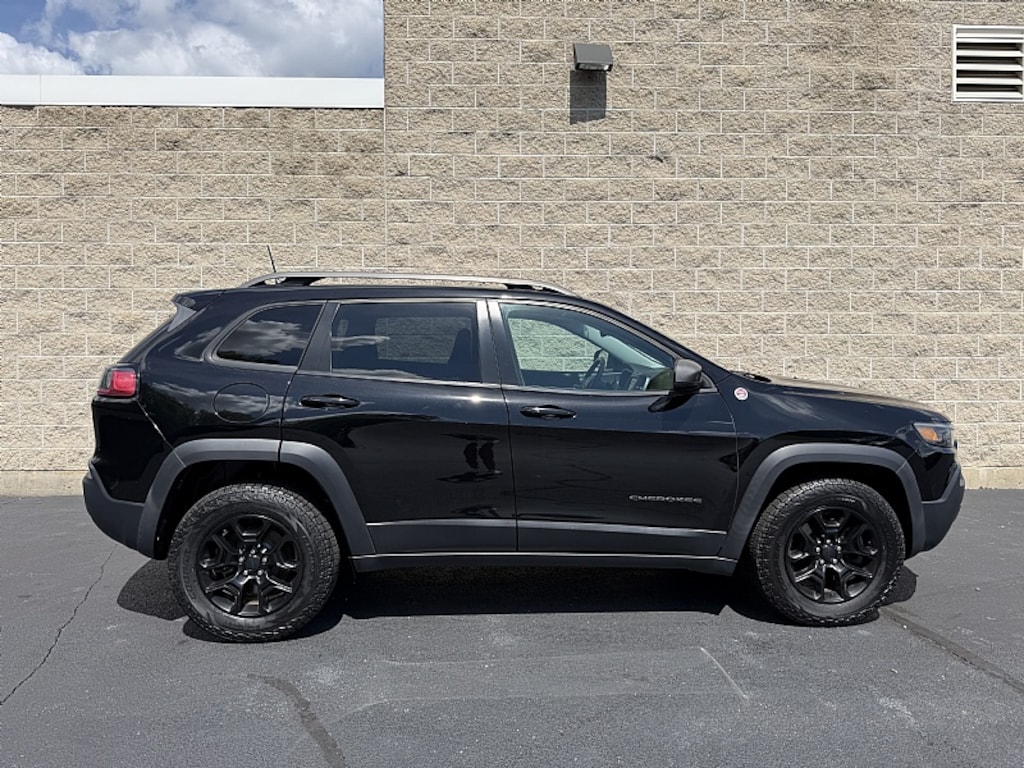 Used 2019 Jeep Cherokee Trailhawk SUV