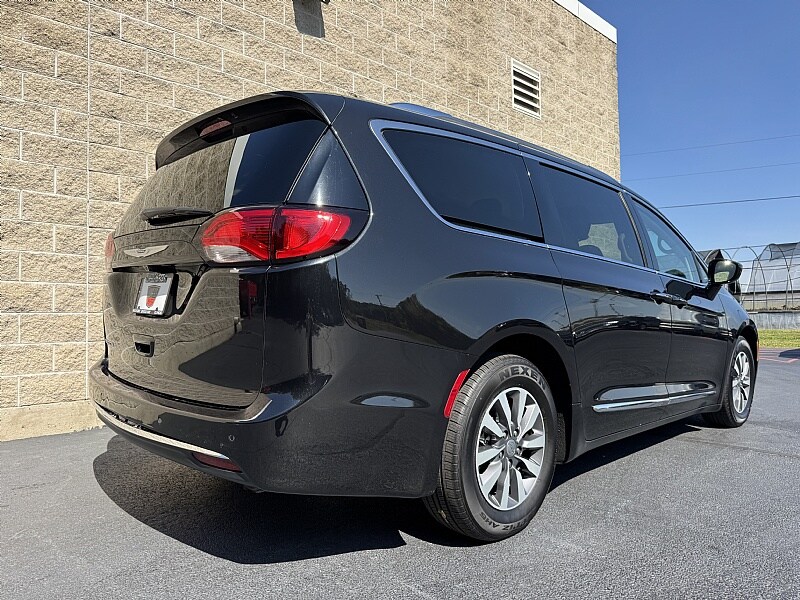 2020 Chrysler Pacifica Touring Plus photo 2