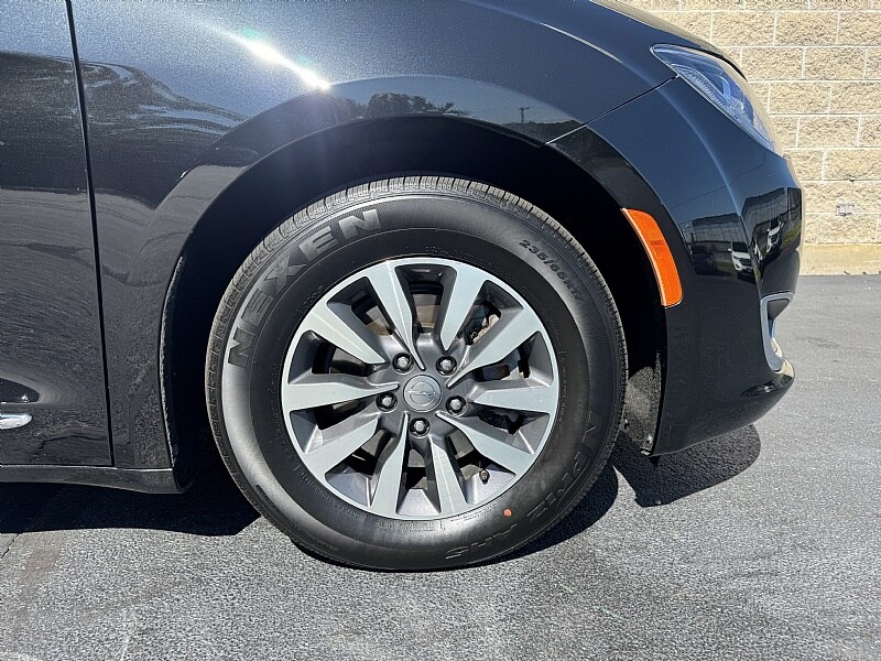 2020 Chrysler Pacifica Touring Plus photo 3