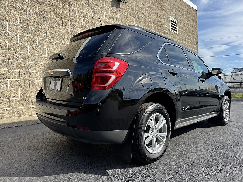 2017 Chevrolet Equinox LT photo 2