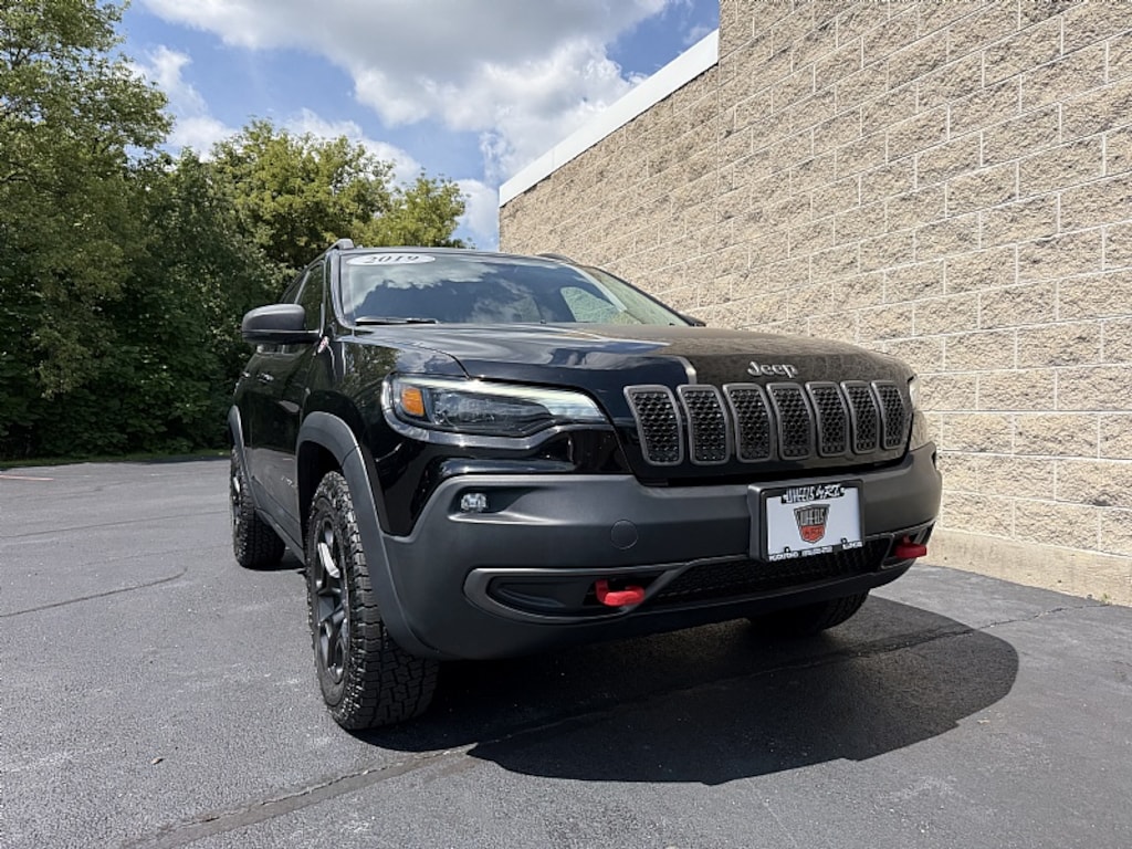 Used 2019 Jeep Cherokee Trailhawk SUV