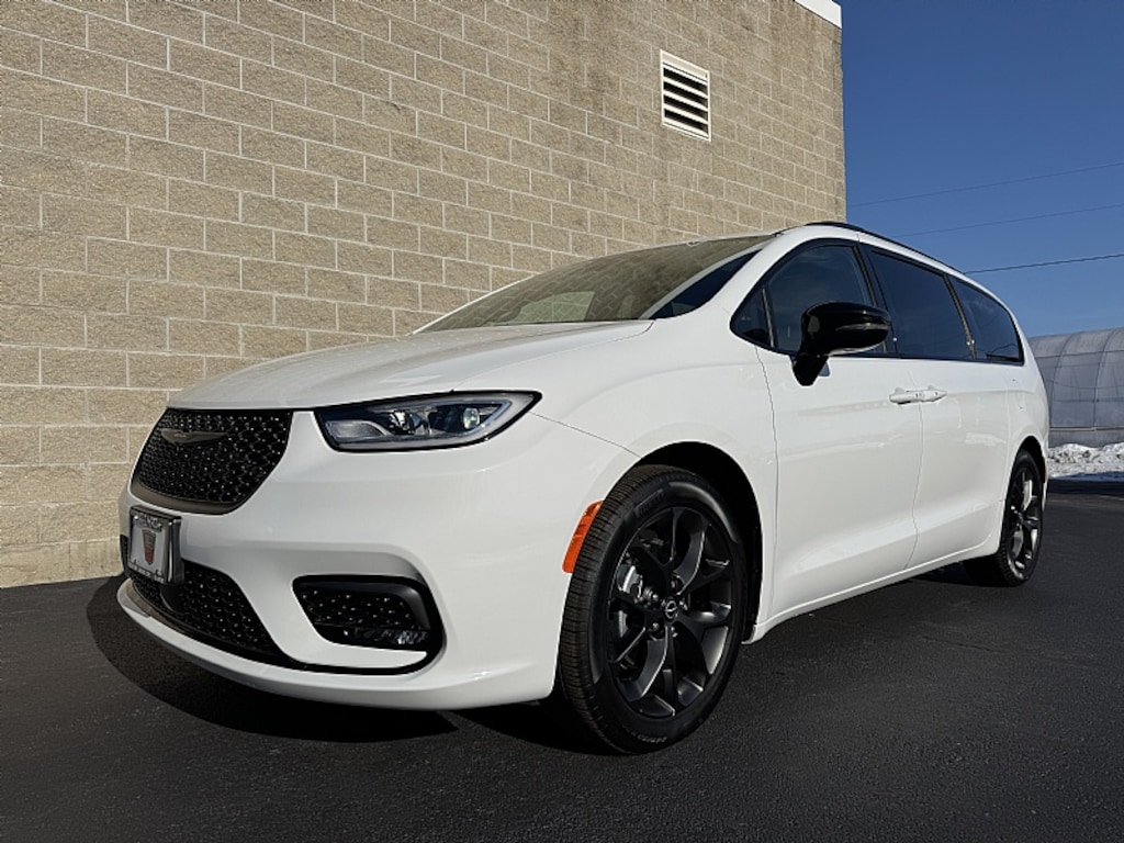 Used 2025 Chrysler Pacifica Limited Van Passenger Van