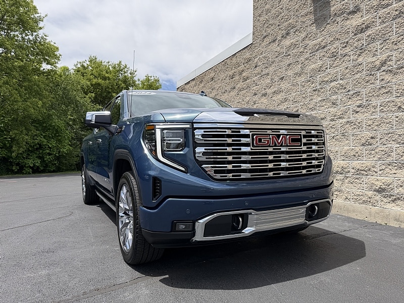 2024 GMC Sierra 4WD Crew Cab Short Box Denali's photo