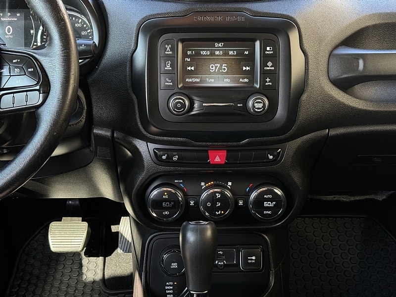 2016 Jeep Renegade Latitude North Edition photo 4