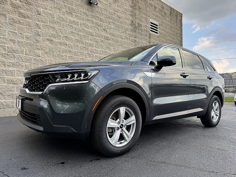 2022 Kia Sorento LX photo 3