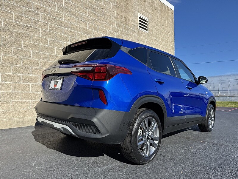 2023 Kia Seltos LX photo 3