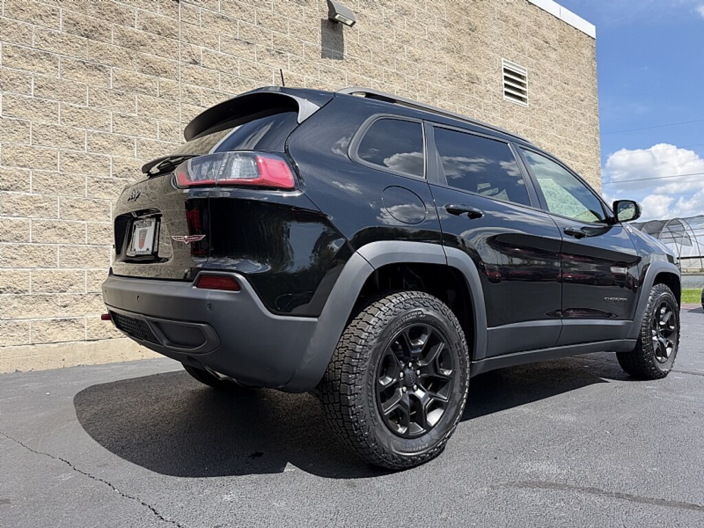 Used 2019 Jeep Cherokee Trailhawk SUV