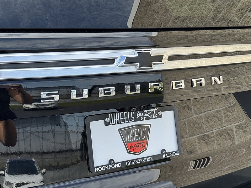 2023 Chevrolet Suburban High Country photo 4
