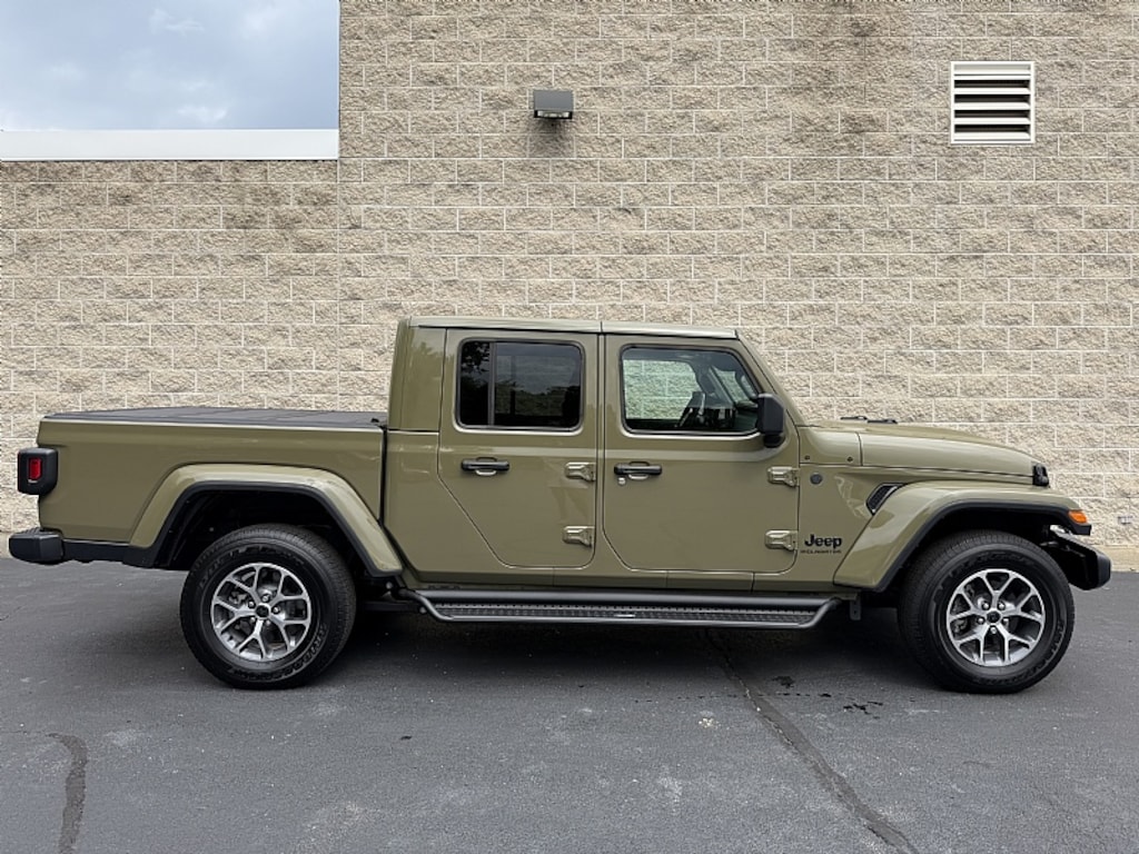 Used 2026 Jeep Gladiator Sport S Truck Crew Cab
