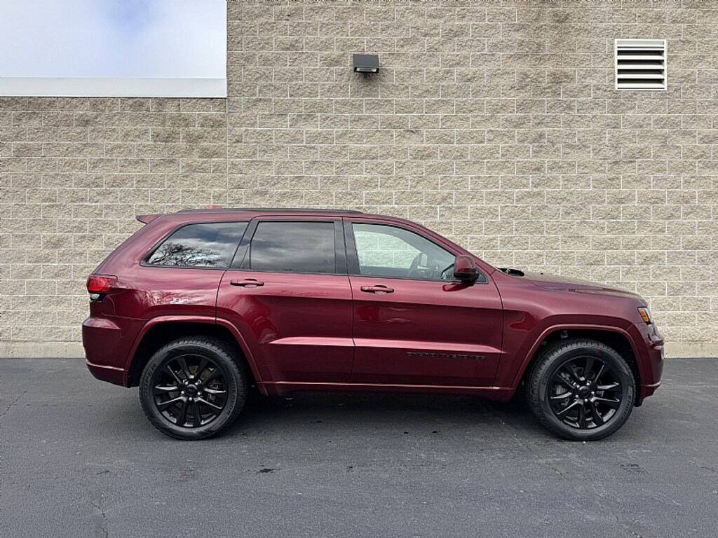 Used 2018 Jeep Grand Cherokee Altitude SUV