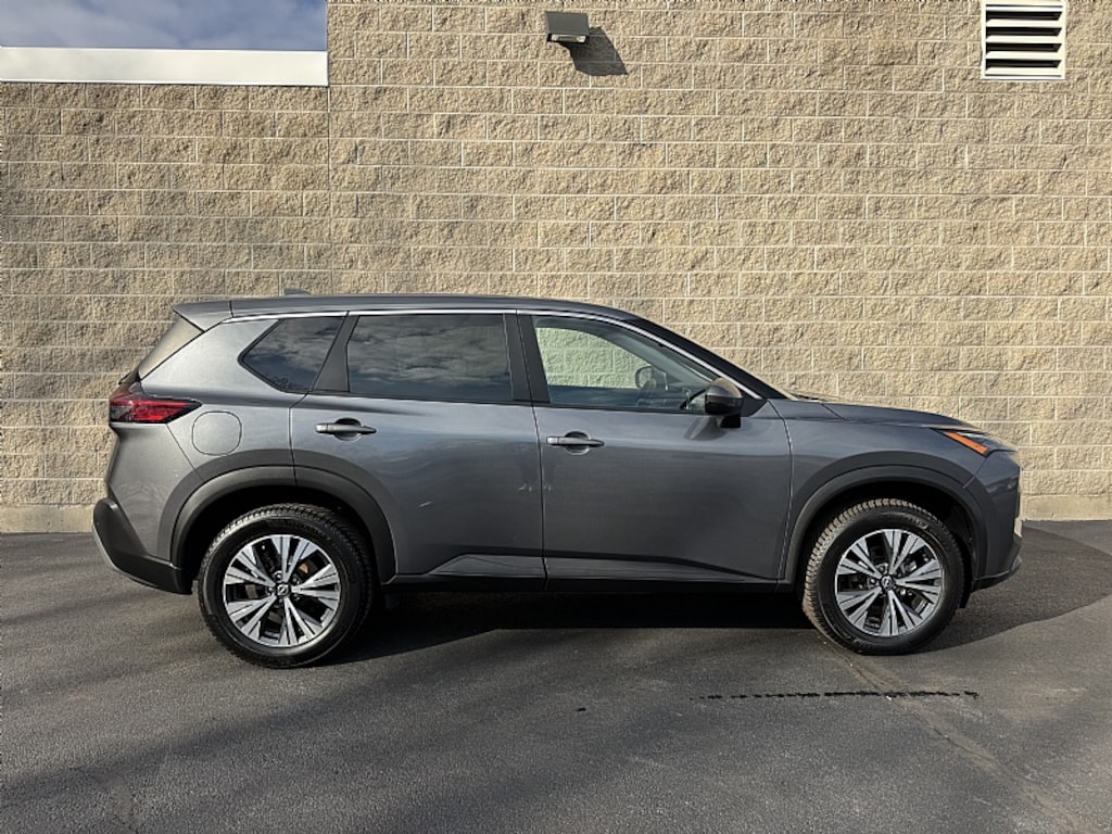 Used 2022 Nissan Rogue SV SUV