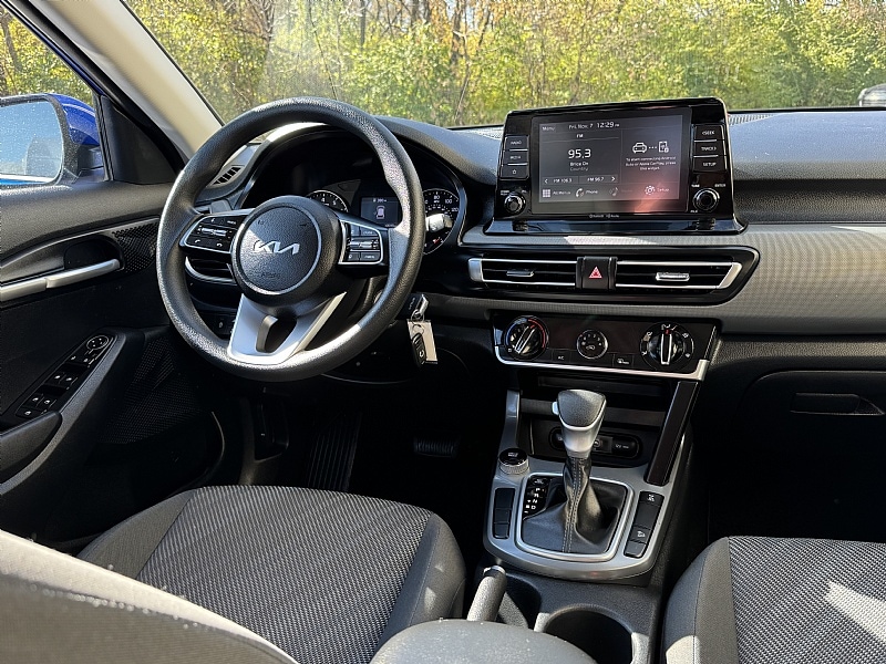 2023 Kia Seltos LX - Photo 11