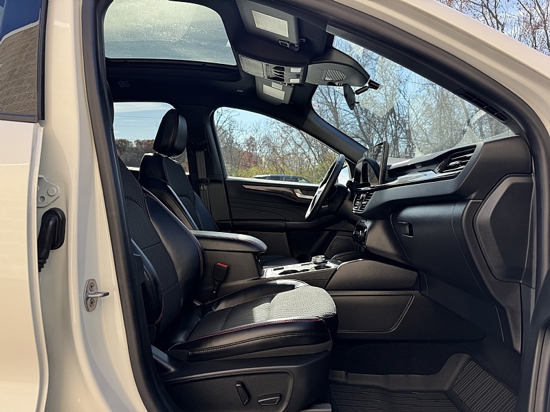 2024 Ford Escape ST-Line Select - Photo 23