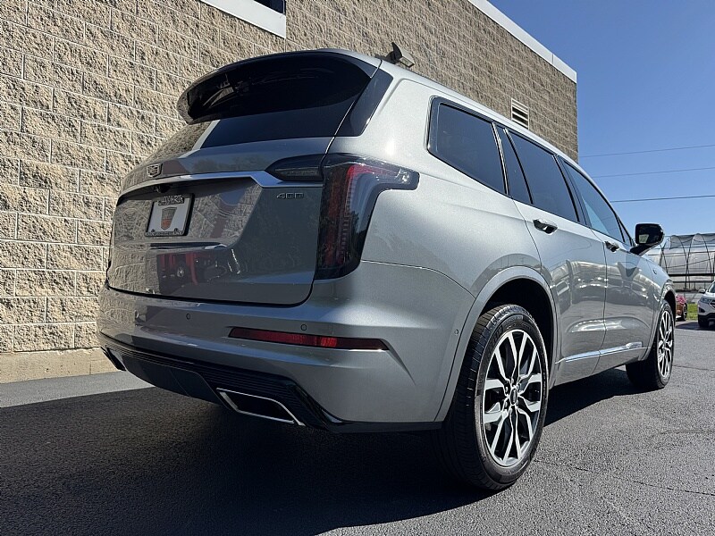 2024 Cadillac XT6 Sport photo 2
