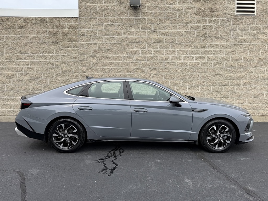 Used 2025 Hyundai Sonata SEL Sedan