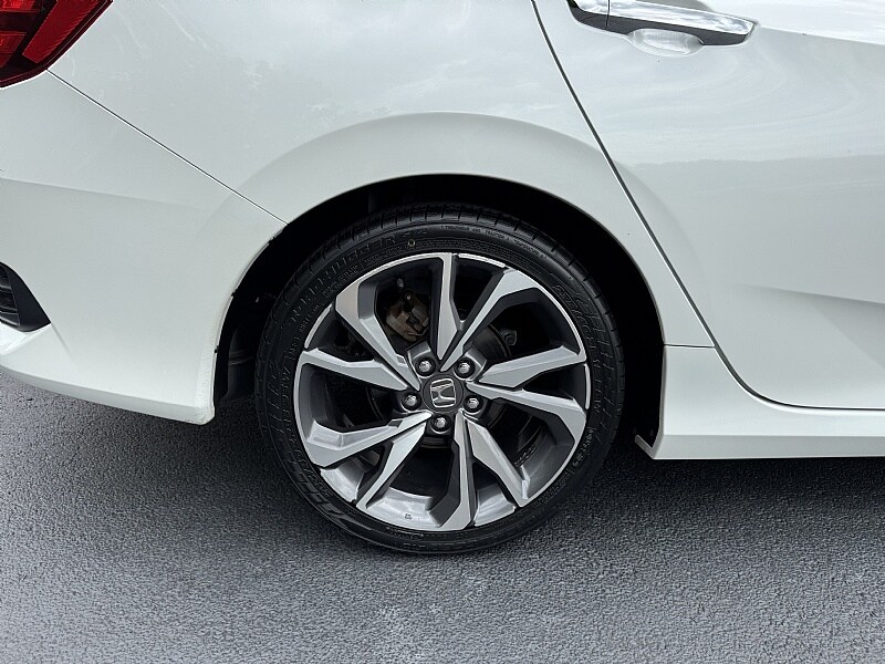 2019 Honda Civic Touring photo 4