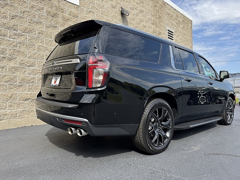 2023 Chevrolet Suburban High Country photo 2