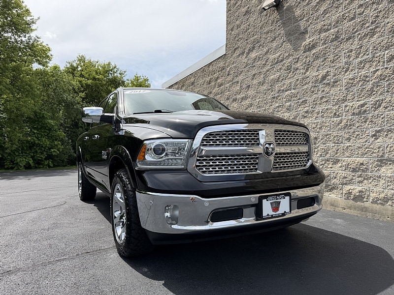 2017 RAM 1500 Laramie 4x4 Crew Cab 5'7's photo