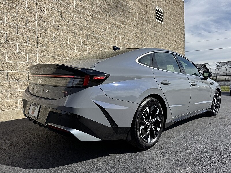 2025 Hyundai Sonata SEL photo 3