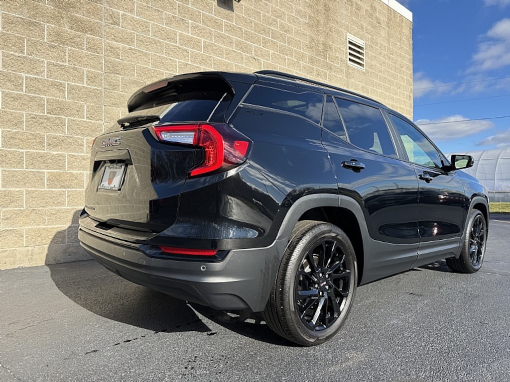 Used 2023 GMC Terrain SLE SUV